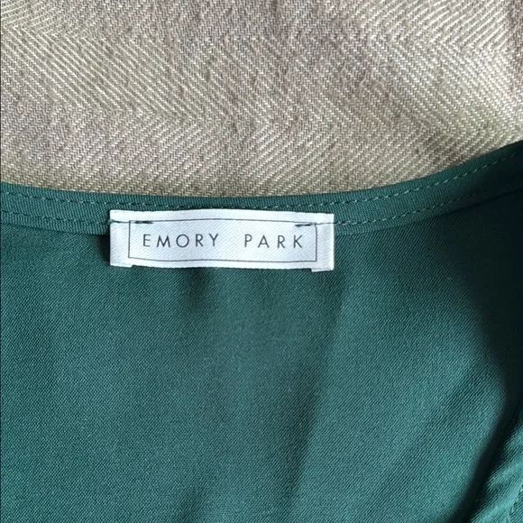 Emory Park Buttoned Tie Front Crop Top Blouse - Picture 4 of 6